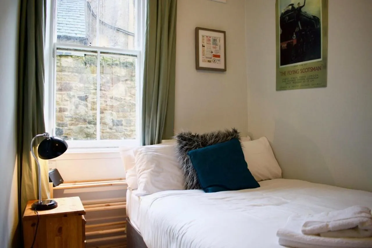 Central 3 Bedroom Next To Leafy Meadows エディンバラ イギリス